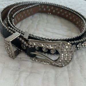 Buckle sparkly belt